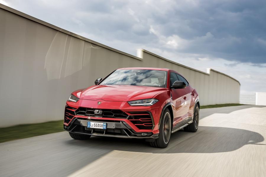 Lamborghini Urus Shiny Black Package 2018 года  (фото 34 из 40)